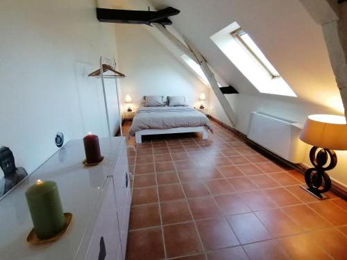 a bedroom with a bed in a attic at Gîte Saint-Jean-sur-Mayenne, 3 pièces, 4 personnes - FR-1-600-191 in Saint-Jean-sur-Mayenne