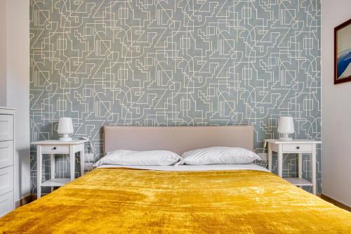 Yellow Stripes Apartment - San Giovanni by RHR