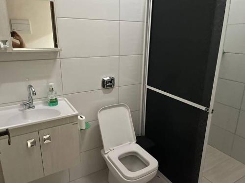 Ein Badezimmer in der Unterkunft Casa privada em Sinop