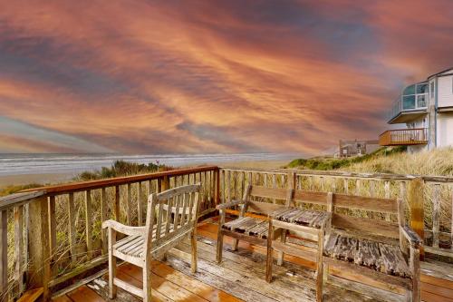 Rascals Oceanfront Retreat – Photos 3