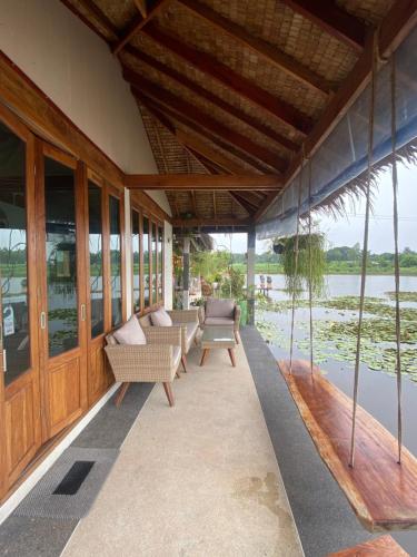 Permandangan sungai dekat dengan lodge