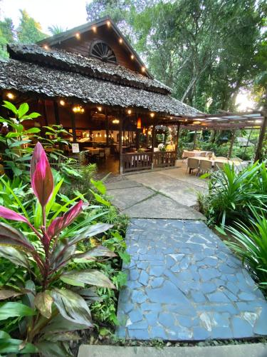 Zahrada ubytování Fern Resort Mae Hong Son