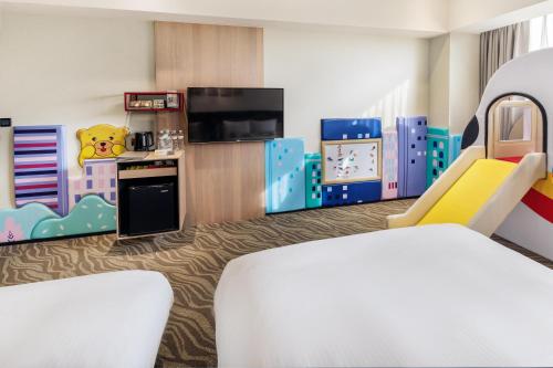 a childs play room with a play kitchen and a room with a play kitchen at Hsin Hotel in Chiayi City