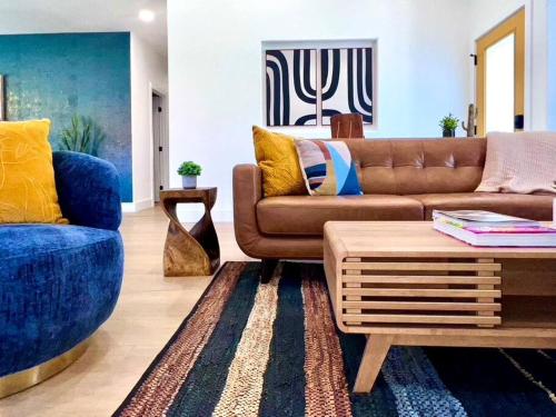 Χώρος καθιστικού στο NEW! The Blue Cactus - Pool, Spa, Game Room