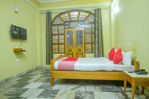 En eller flere senger på et rom på Capital O Parasol Inn