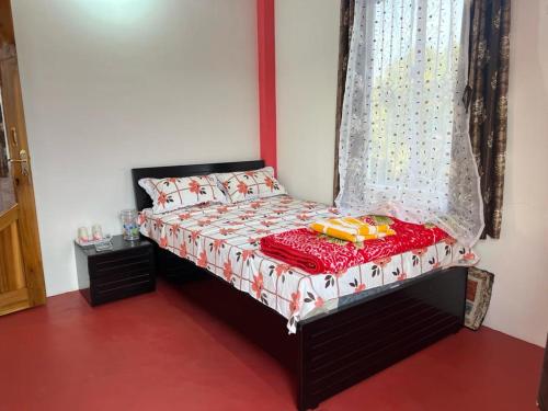 Una cama o camas en una habitación de 1010 NK Homestay