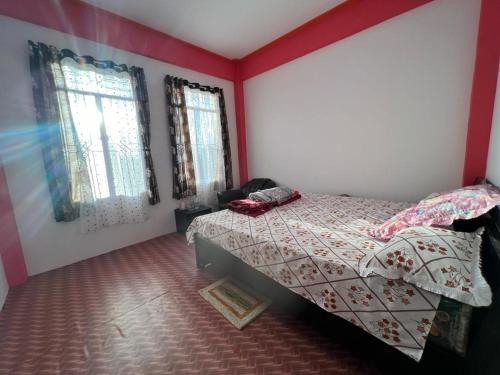 En eller flere senge i et værelse på 1010 NK Homestay