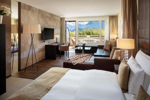 Ένα ή περισσότερα κρεβάτια σε δωμάτιο στο Park Hotel Sonnenhof - Relais & Châteaux