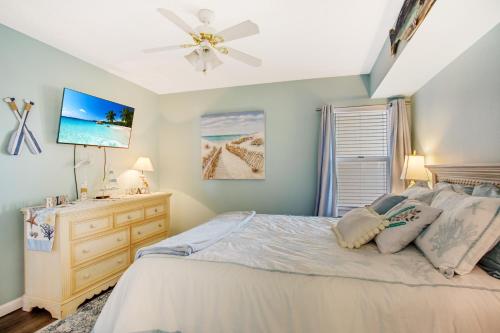 Pelican Beach Paradise! photo 11
