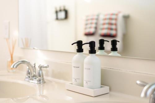 Fotografie z fotogalerie ubytování Near CLT Airport - 4BD - Backyard - Balcony v destinaci Charlotte