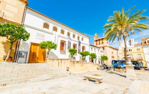 a street with a bench in front of a building at Apartamento Andalucía Centro III in Antequera