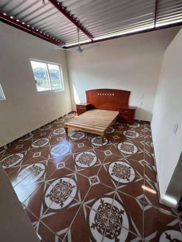 a room with a table and a tiled floor at Departamento Carnaval in Autlán de Navarro