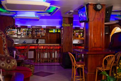 Lounge nebo bar v ubytování The Tick Hotel