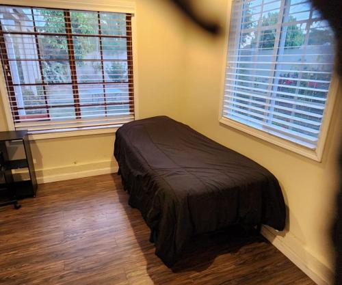 Een bed of bedden in een kamer bij Huntington Beach