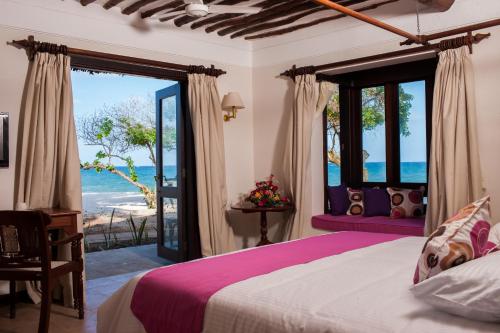 Vuode tai vuoteita majoituspaikassa Jacaranda Indian Ocean Beach Resort