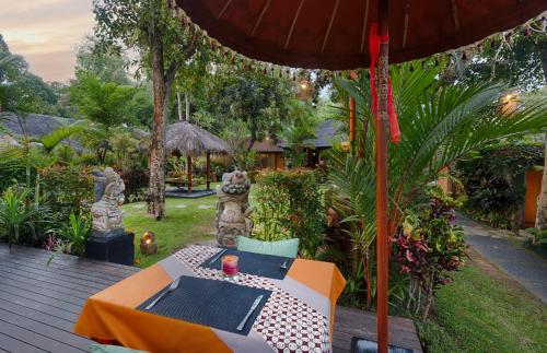 Taman di luar Ubud Padi Villas