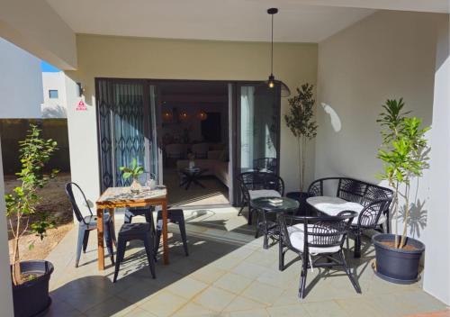 Χώρος καθιστικού στο Modern Villa in Grand Bay - Short Walk to Beach