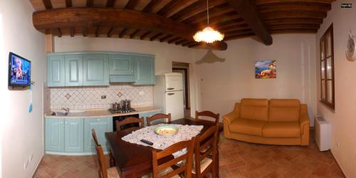 Kuchyň nebo kuchyňský kout v ubytování Agriturismo Il Noce