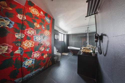 Koupelna v ubytování Dalai-La Boutique Hotel