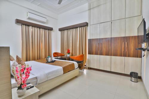 a bedroom with a bed and a desk in a room at Gulmohar inn in Lucknow