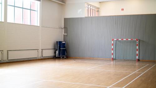 a gymnasium with a basketball court with a gate at Medlefors Hotell & Konferens in Skellefteå