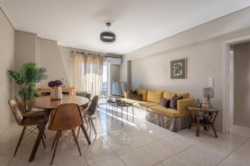 Renovated 3 bedroom apt with Acropolis View