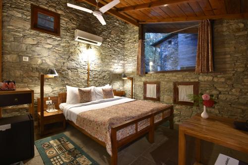 Tiaraa Monolith Lake Resort – Photos 3