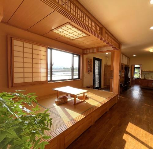 a room with a table in the middle of it at 小k柯林民宿 最多18人烤肉聚會 親子遊戲區 寵物友善 庭院 電動麻將桌 in Yilan City