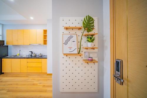 Η κουζίνα ή μικρή κουζίνα στο Song Suoi Quy Nhon Beachfront Apartment