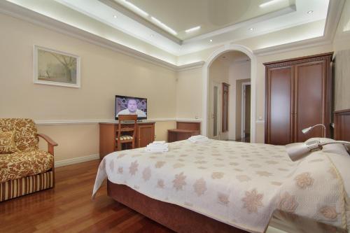 Postel nebo postele na pokoji v ubytování Consul Hotel Консул