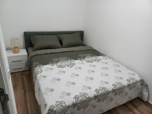 Una cama o camas en una habitación de Apartman Lenka Divčibare