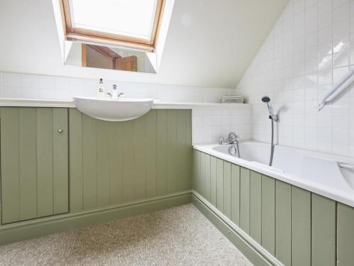 Ένα μπάνιο στο 3 Bed in Portinscale SZ142