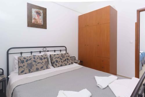 a bedroom with a bed and a wooden cabinet at Galini Apartments in Léntas