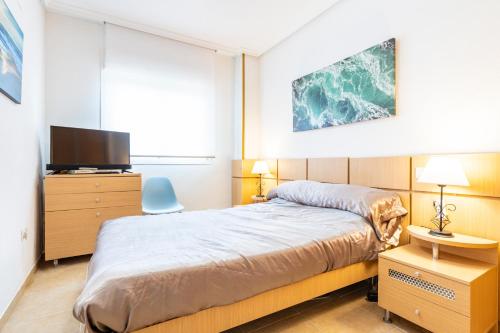 Posteľ alebo postele v izbe v ubytovaní Apartamento MAGIC WORLD nueva Marina D`or 2 dormitorios Edificio Torremar
