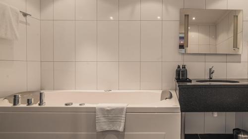 Bilik mandi di Quality Hotel Waterfront