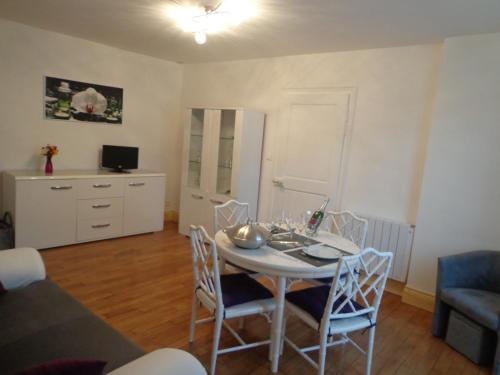 a living room with a white table and chairs at Gîte de la petite Croix Blanche in Les Riceys