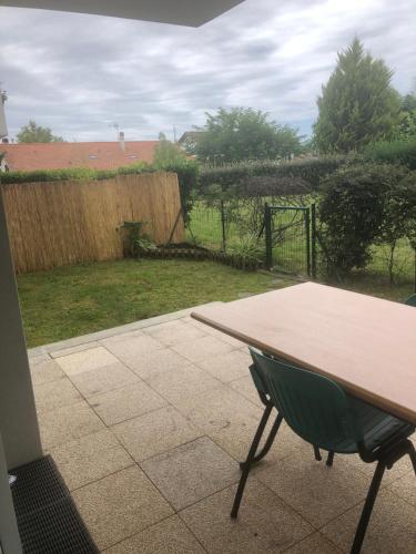 a table and a chair sitting on a patio at Appartement T2 Bayonne avec parking in Bayonne