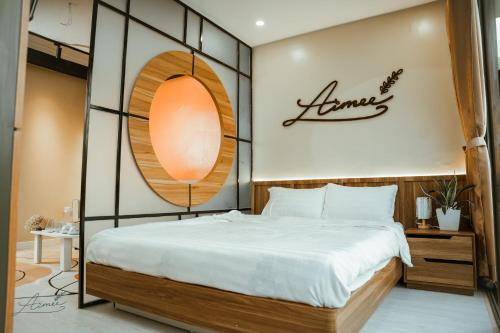 Una cama o camas en una habitación de AimeeHouse - Trích Sài