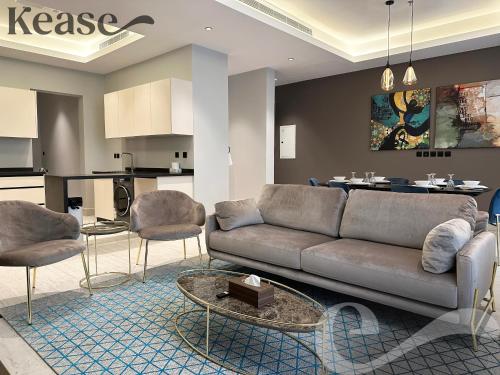 a living room with a couch and a kitchen at Kease King Salman K-7 Lusso Najd AX14 in Riyadh