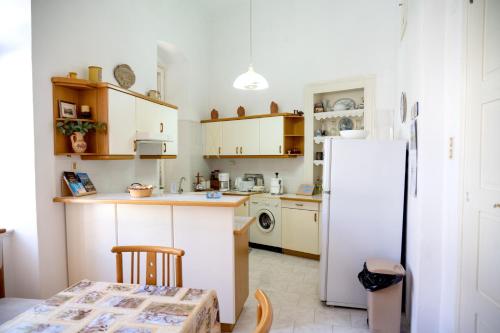 Η κουζίνα ή μικρή κουζίνα στο Villa Eugenia