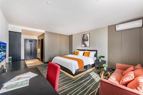 Postel nebo postele na pokoji v ubytování Boyue Miyazaki Hotel - Guangzhou Baiyun International Airport