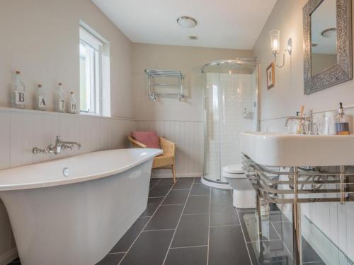 Bathroom sa 8 Bed in Grizedale SZ226