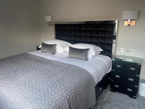 Un ou plusieurs lits dans un hébergement de l'établissement The West Park Hotel