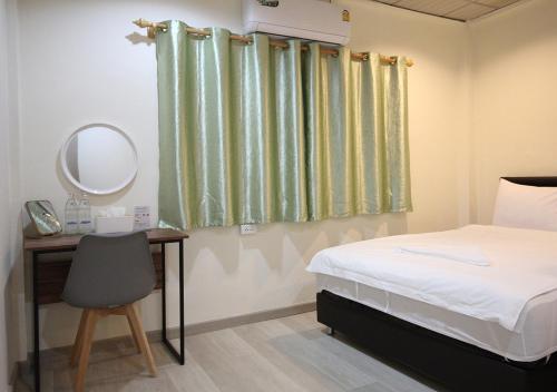 Ένα ή περισσότερα κρεβάτια σε δωμάτιο στο Chaiwat Hostel