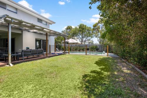 Κήπος έξω από το Mudjimba Retreat- Peaceful Luxury
