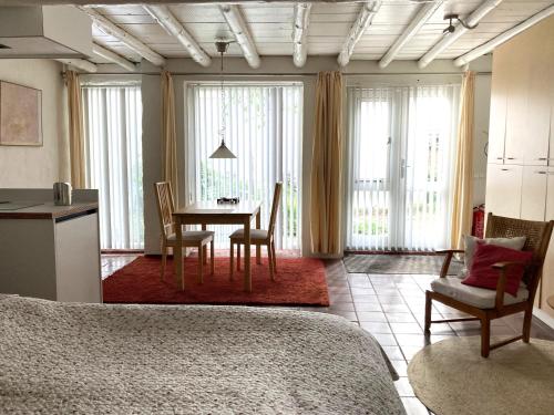 a kitchen and dining room with a table and chairs at b&b Achter de Sterren in Den Bosch