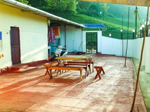 Un patio o zona al aire libre en Munnar Valley View