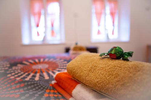 Una cama o camas en una habitación de Jelkő Ház Terpes