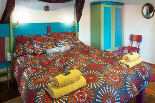 Una cama o camas en una habitación de Jelkő Ház Terpes