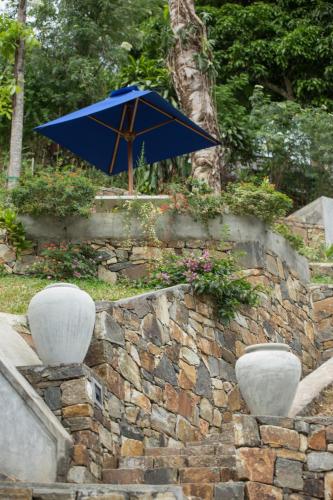 Ein Garten an der Unterkunft Ravana Heights